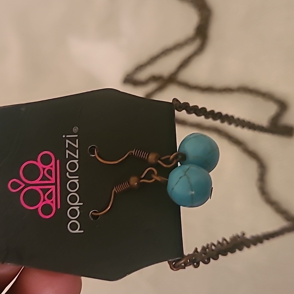 Paparazzi turquoise necklaces and earrings - Picture 3 of 3